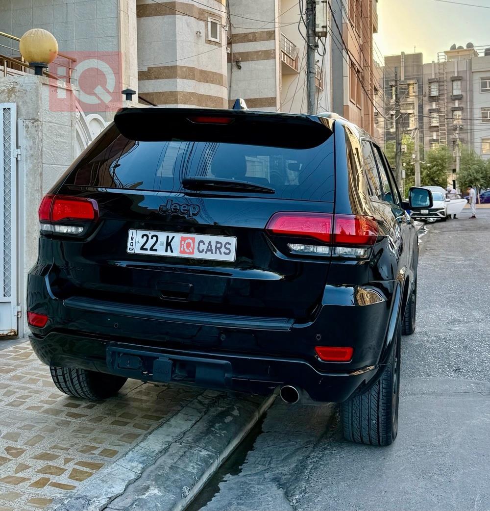 جیپ گراند شیرۆکی